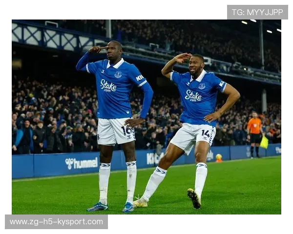 纽卡斯尔惜败：埃迪豪的球队缺乏经验，纽卡斯尔联对埃弗顿