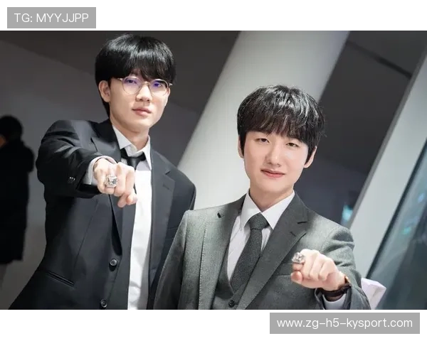 电竞选手转型教练，助力培养下一代电竞明星，电竞职业选手训练视频